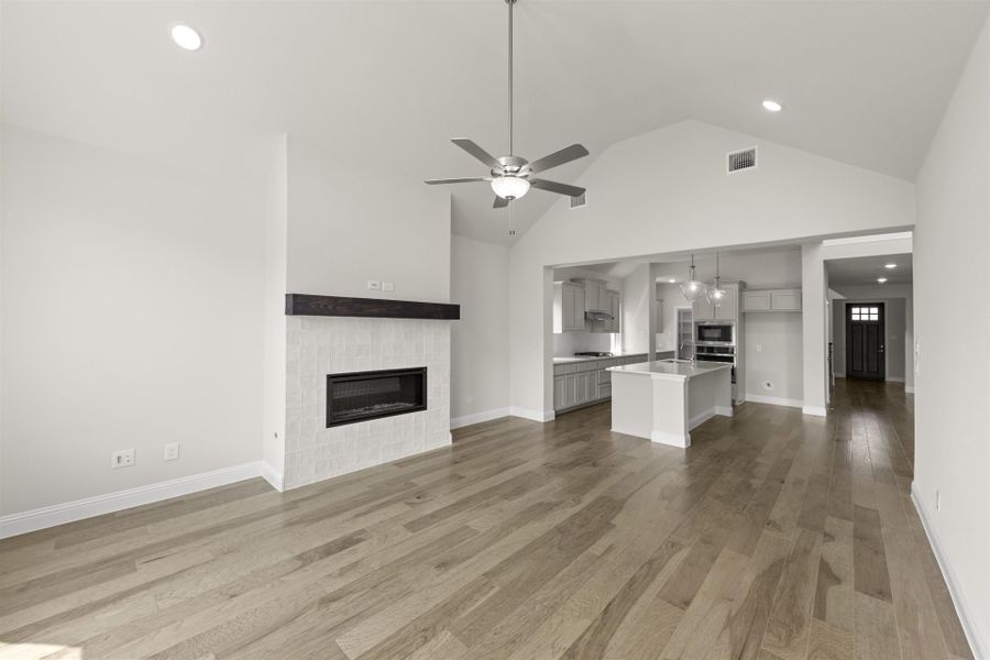 Spacious, unfurnished interior of a new home in Creekview Meadows, Pilot Point (Image 10).