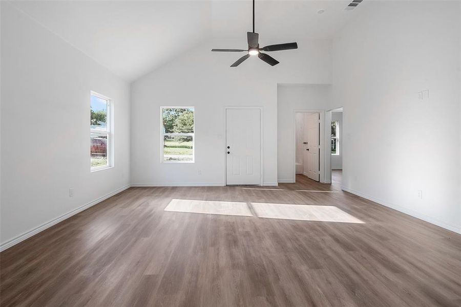 Spacious, unfurnished interior of a new home in , Whitewright (Image 14).