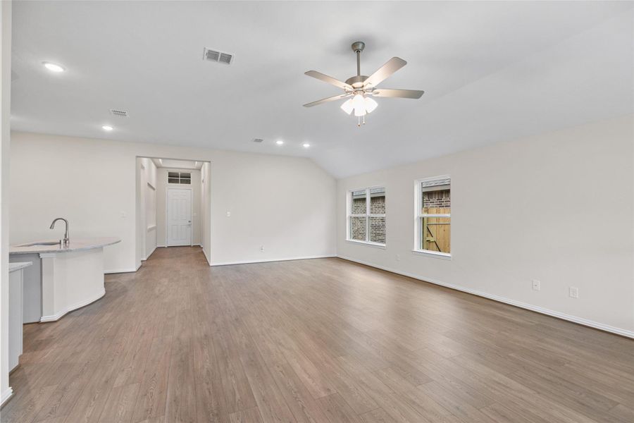 Spacious, unfurnished interior of a new home in Aldeana, Bonney (Image 26).