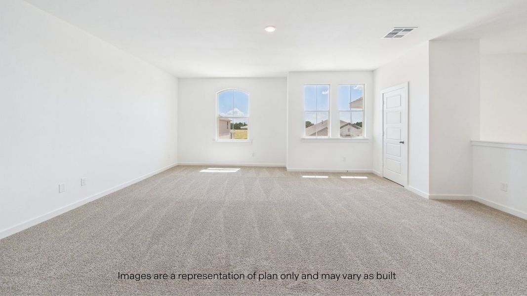 Spacious, unfurnished interior of a new home in Westmont, Lubbock (Image 39).