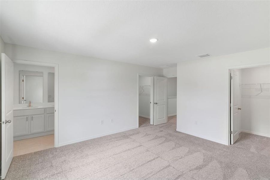 Spacious, unfurnished interior of a new home in Delaney Reserve, Deland (Image 25).