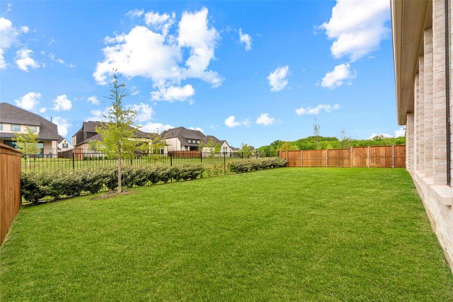 Exterior details and patio area of a home in , Frisco (Image 4).
