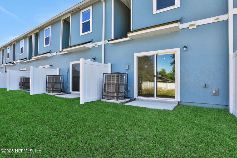 Exterior details and patio area of a home in , Jacksonville (Image 4).