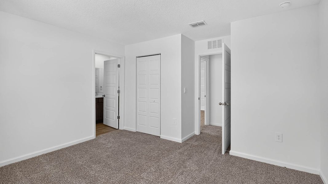 Representative unfurnished interior of a home built from the Weston by D.R. Horton in Bridle Creek Townhomes, Jacksonville (Image 26).