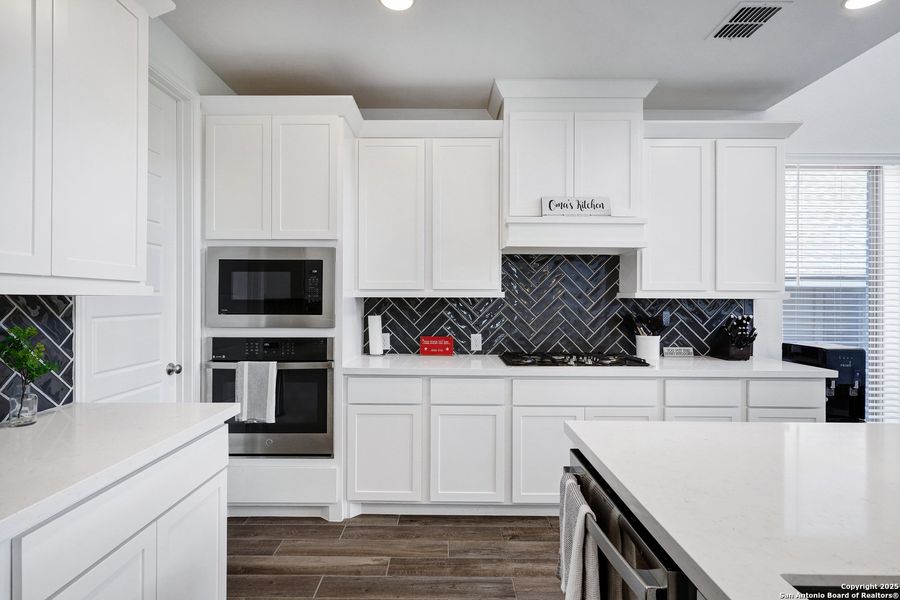 Furnished interior view inside a new home in Cibolo Canyons 50', San Antonio (Image 10). Furnished interior view inside a new home in Cibolo Canyons 50', San Antonio (Image 10).