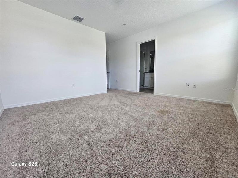 Spacious, unfurnished interior of a new home in , Orlando (Image 10).
