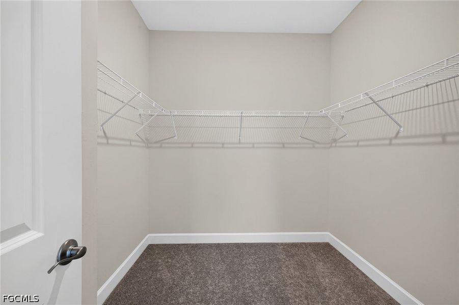 Spacious, unfurnished interior of a new home in Cape Coral, Cape Coral (Image 23).