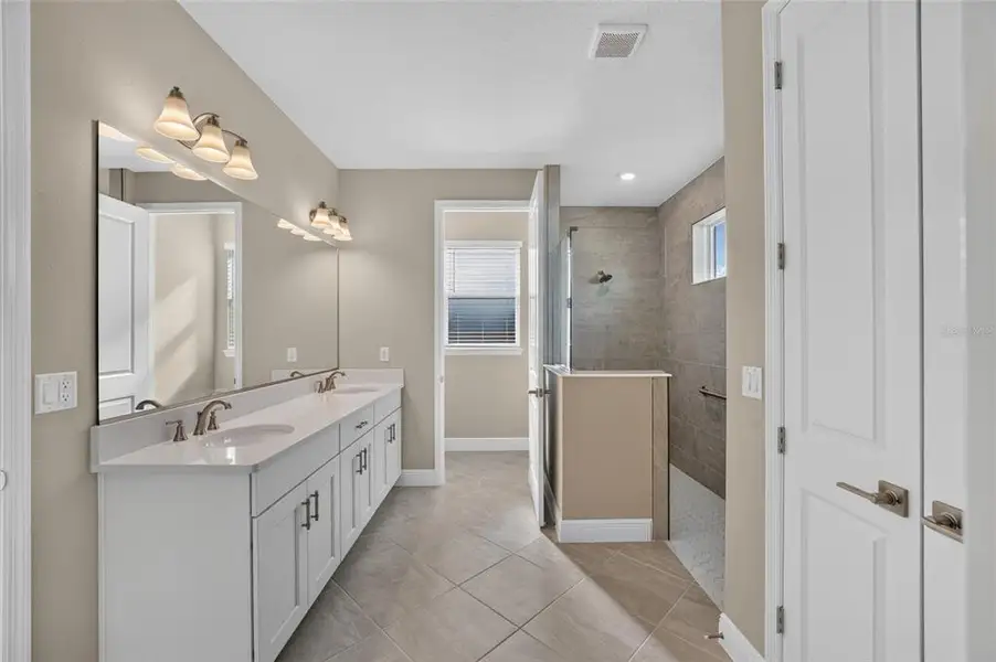 Furnished interior view inside a new home in , Ocala (Image 16).