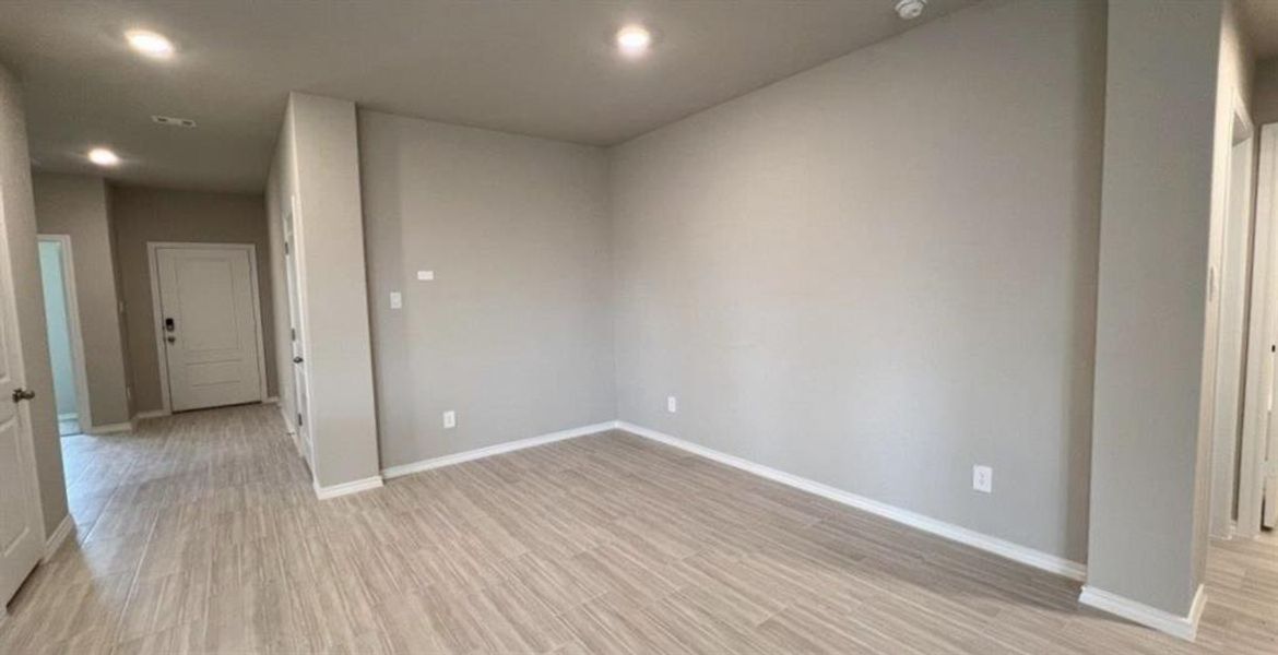 Spacious, unfurnished interior of a new home in Rosewood at Beltmill, Fort Worth (Image 11).
