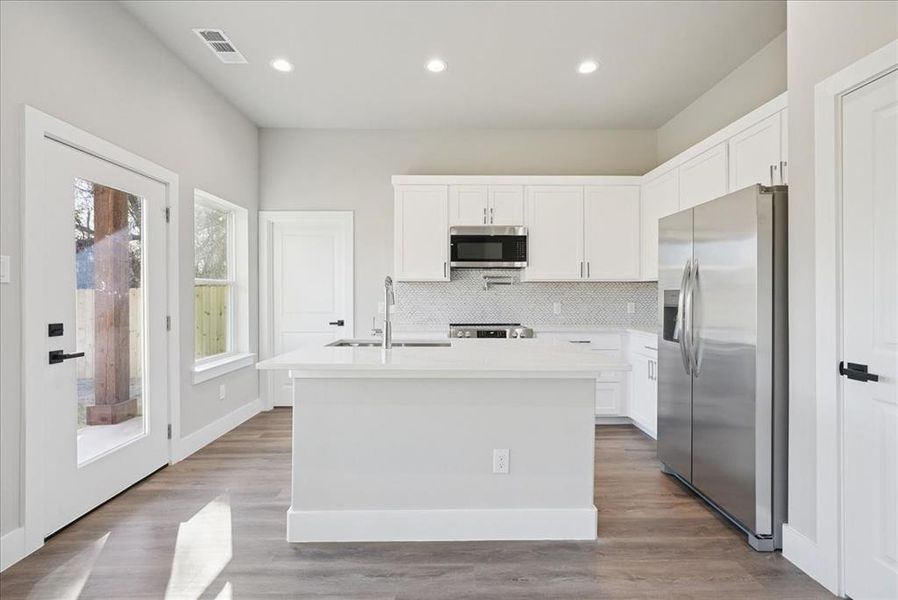 Furnished interior view inside a new home in , Waxahachie (Image 9).