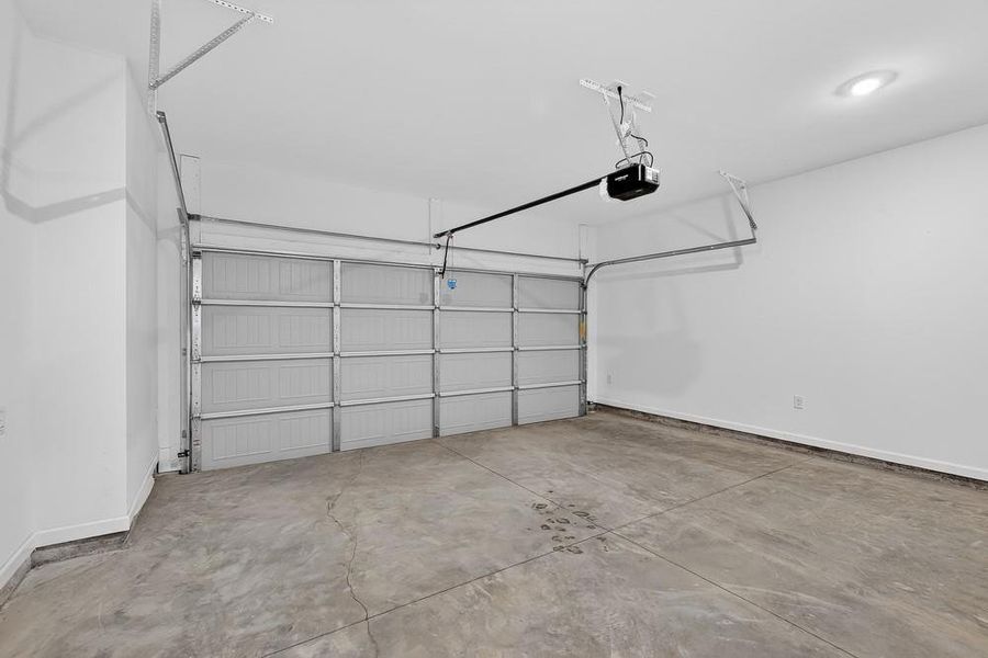 Spacious, unfurnished interior of a new home in Rosewood Farm, Lawrenceville (Image 22).
