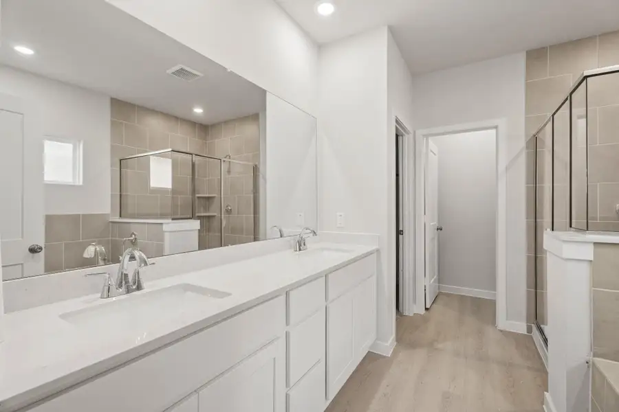 Furnished interior view inside a new home in Lago Mar, Texas City (Image 9).