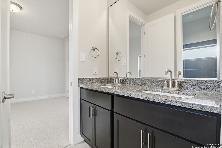 Furnished interior view inside a new home in Haby Hill 60s, San Antonio (Image 9).