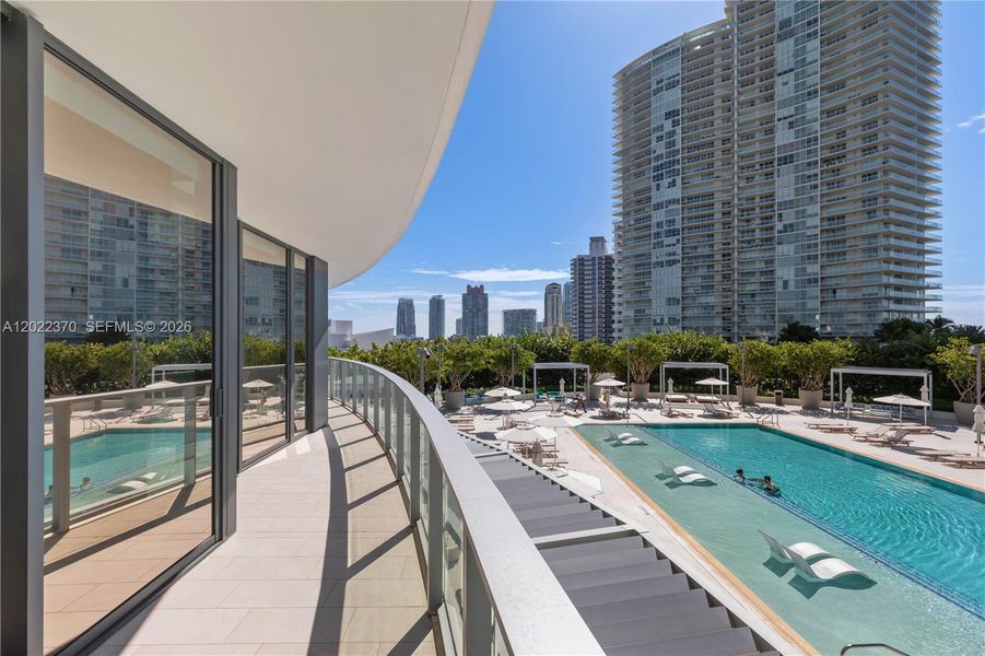 Condo located in Miami Beach, FL showcasing its design and architecture (Image 34).