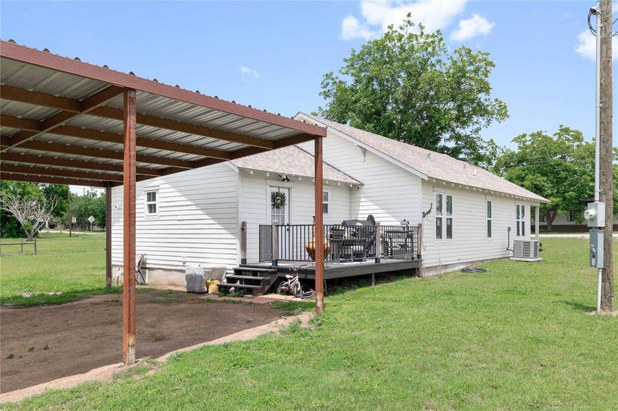 Exterior details and patio area of a home in , Blanket (Image 22).