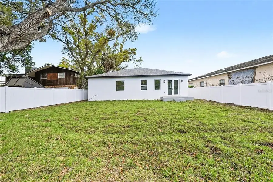 Exterior details and patio area of a home in , St. Petersburg (Image 28).