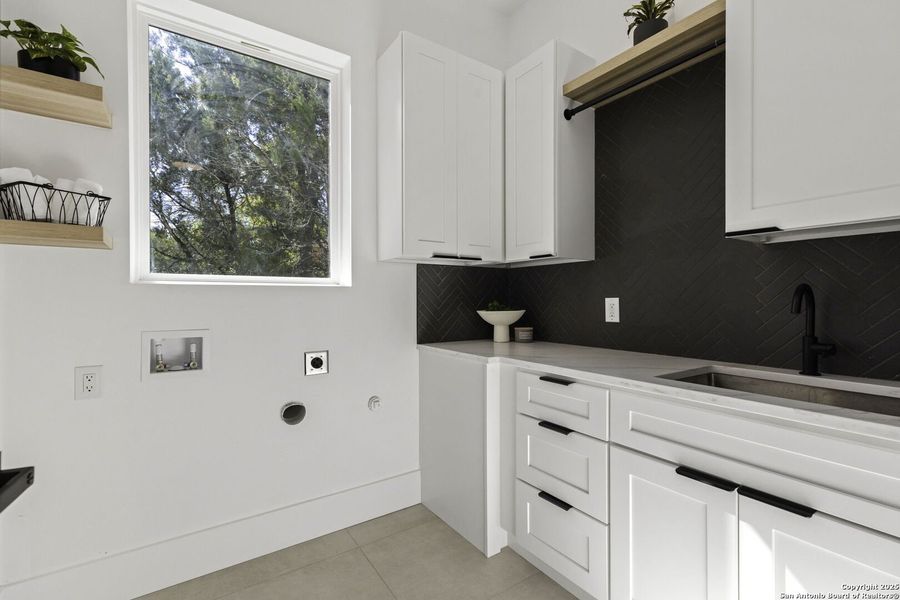Furnished interior view inside a new home in , Boerne (Image 19).