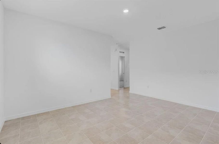 Spacious, unfurnished interior of a new home in Coasterra Community Group Page, Palmetto (Image 8).