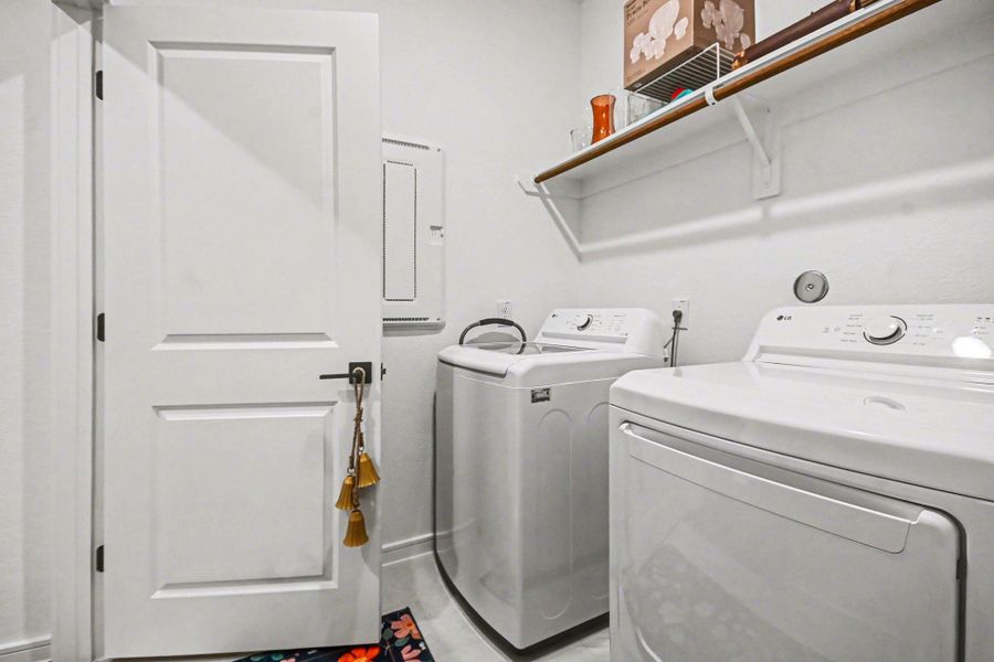 Furnished interior view inside a new home in Centennial Oaks, Santa Fe (Image 16).