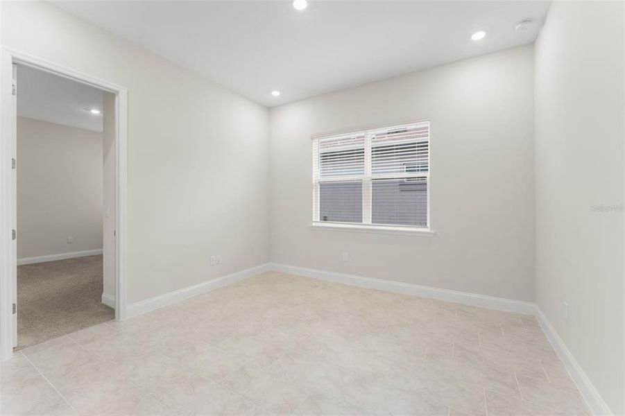 Spacious, unfurnished interior of a new home in , Orlando (Image 38).