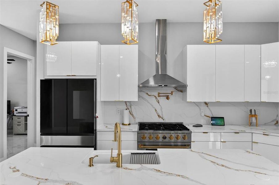 Furnished interior view inside a new home in , Lake Placid (Image 12).