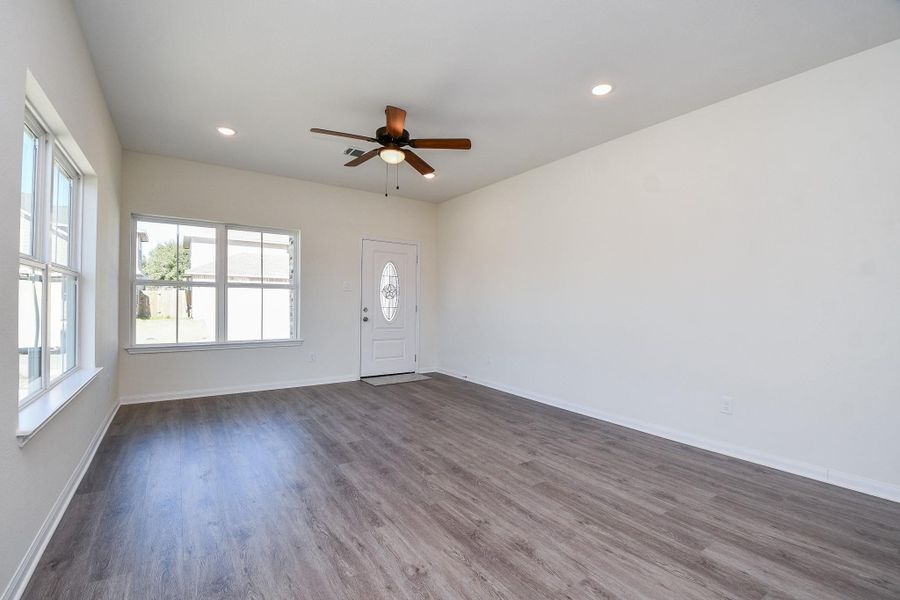 Spacious, unfurnished interior of a new home in , Houston (Image 17).