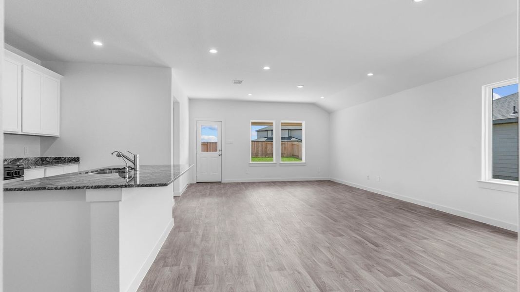 Spacious, unfurnished interior of a new home in Tamarron, Fulshear (Image 22).