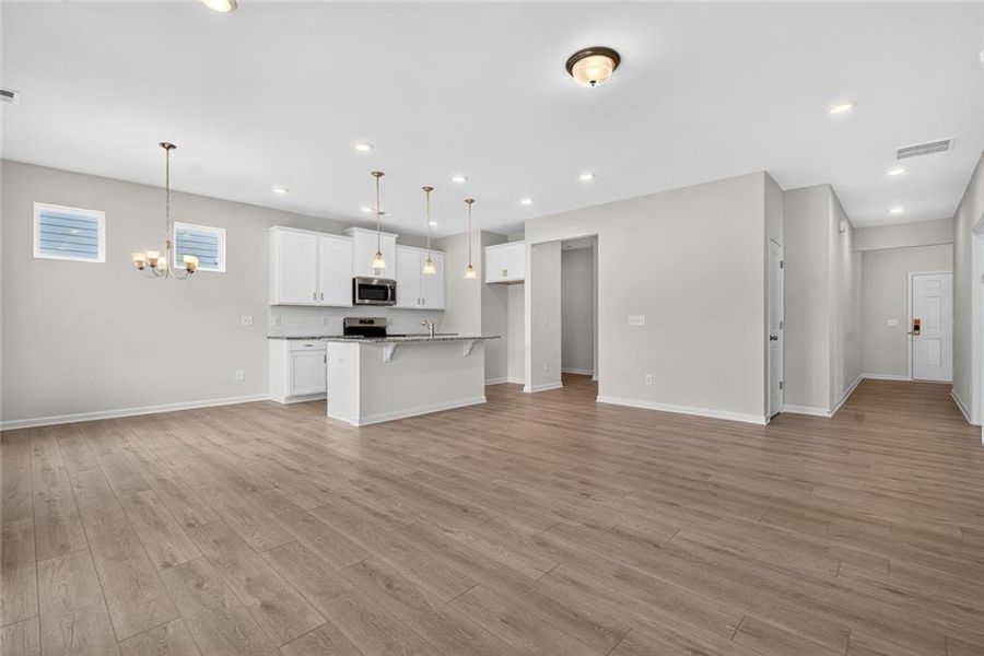 Spacious, unfurnished interior of a new home in Southbend, Rome (Image 19).
