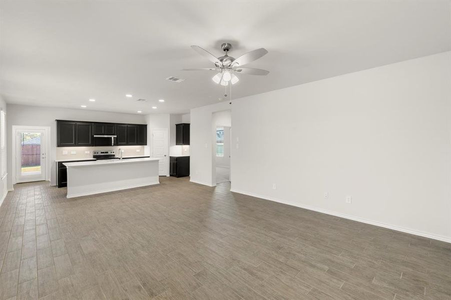 10. 1713 Meadow Crest - Family (3) 10. 1713 Meadow Crest - Family (3)