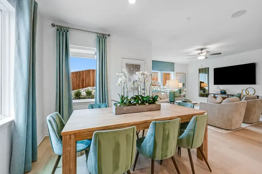 Furnished interior view inside a new home in Madero 50s, Fort Worth (Image 8).