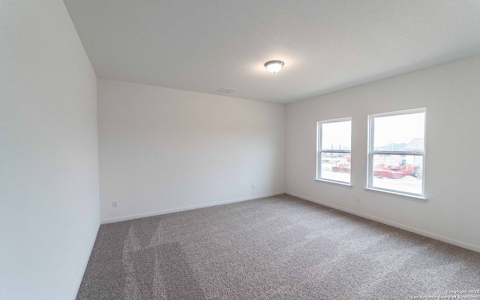 Spacious, unfurnished interior of a new home in Hunter's Ranch, San Antonio (Image 13).