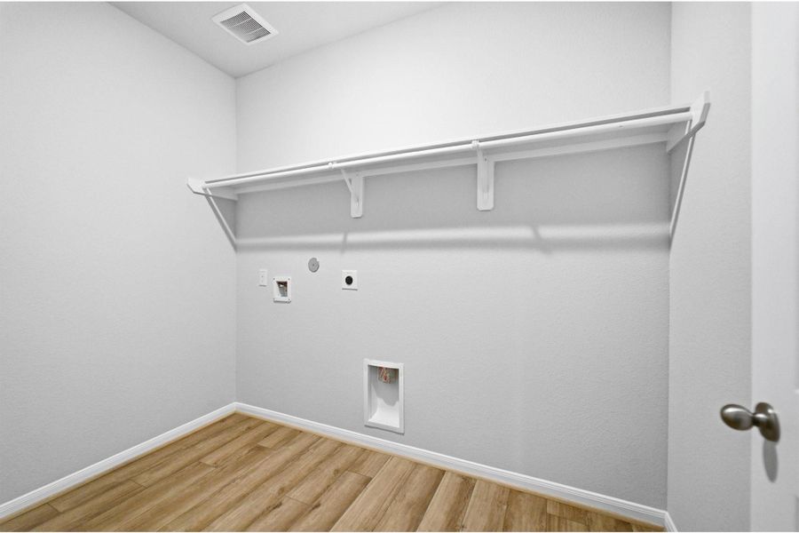 Spacious, unfurnished interior of a new home in Pearlbrook, Texas City (Image 17).