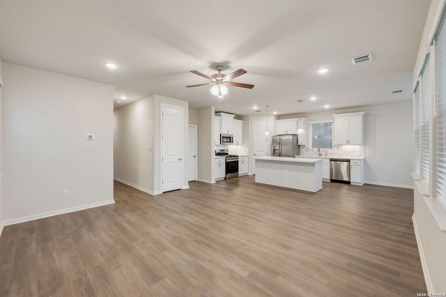 Spacious, unfurnished interior of a new home in Veramendi, New Braunfels (Image 18).