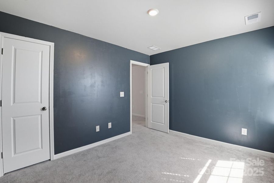 Spacious, unfurnished interior of a new home in Walnut Creek: Enclave, Lancaster (Image 9).