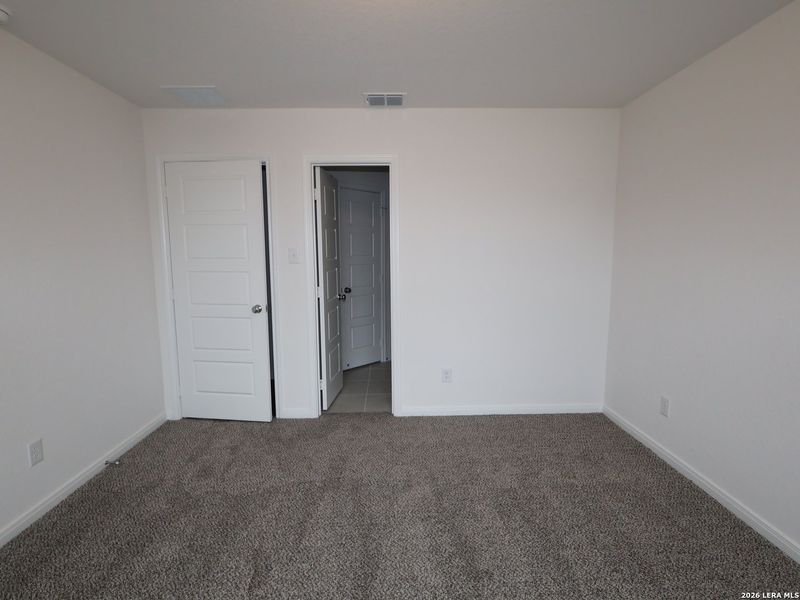 Spacious, unfurnished interior of a new home in Greenspoint Heights, Seguin (Image 29).