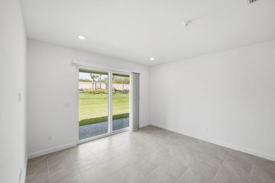 Prices, dimensions and features may vary and are subject to change. Photos are for illustrative purposes only. Prices, dimensions and features may vary and are subject to change. Photos are for illustrative purposes only.