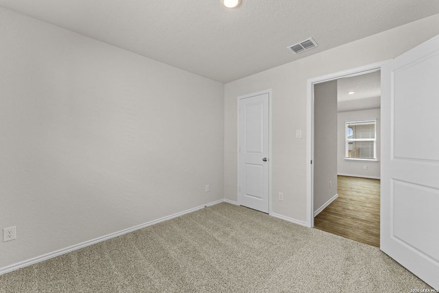 Spacious, unfurnished interior of a new home in Stonehill, San Antonio (Image 13).