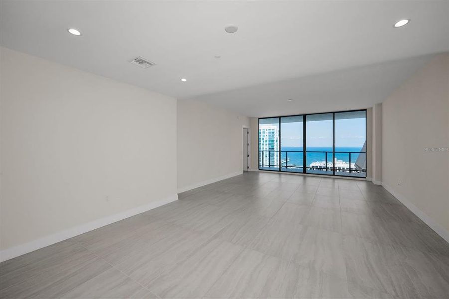 Spacious, unfurnished interior of a new home in , St. Petersburg (Image 22).