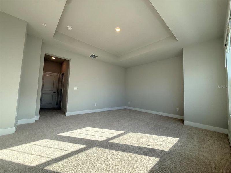 Spacious, unfurnished interior of a new home in Towns at Union, St. Petersburg (Image 7).