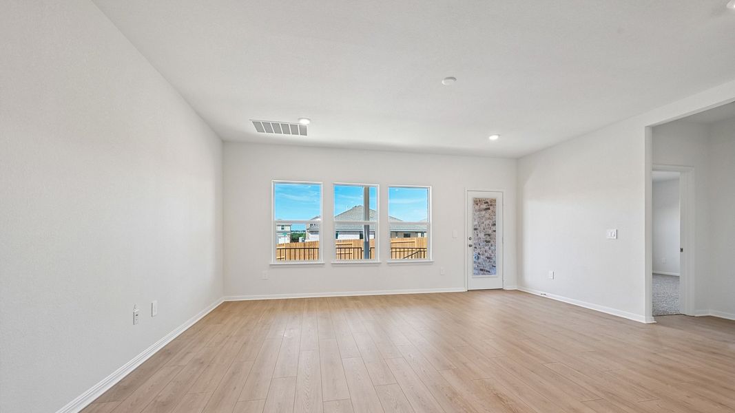 Spacious, unfurnished interior of a new home in Bar W Ranch, Leander (Image 19). Spacious, unfurnished interior of a new home in Bar W Ranch, Leander (Image 19).