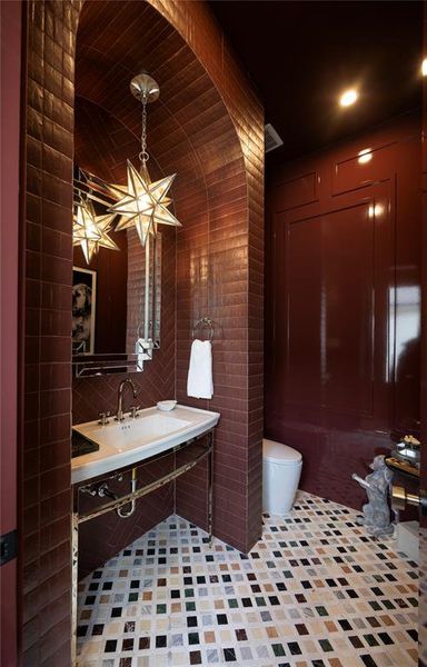 Furnished interior view inside a new home in , Southlake (Image 14).