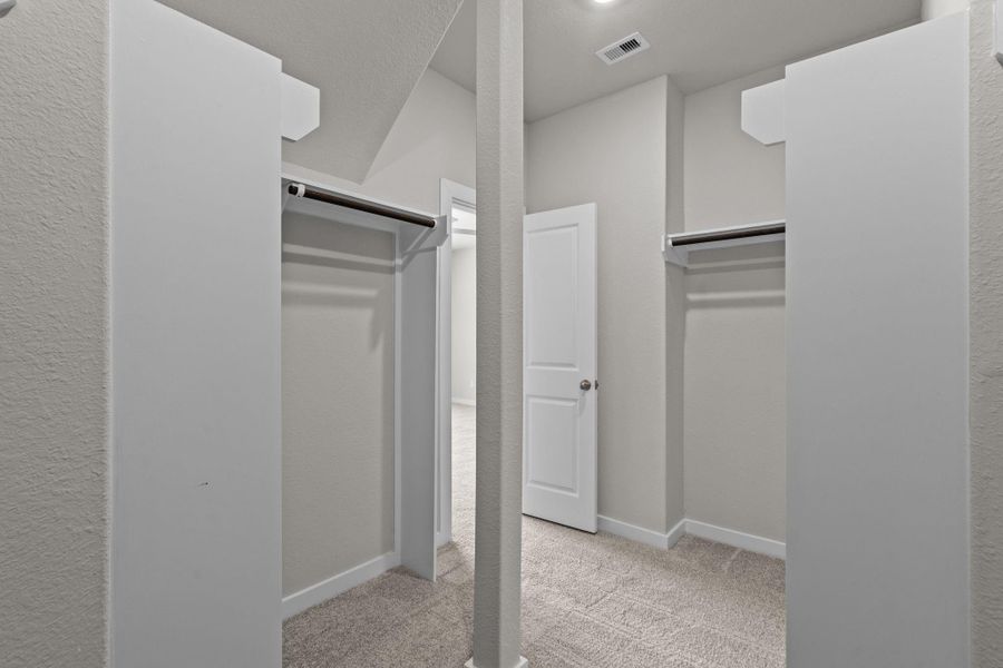 Spacious, unfurnished interior of a new home in Laurel Landing 40', Alvin (Image 26). Spacious, unfurnished interior of a new home in Laurel Landing 40', Alvin (Image 26).