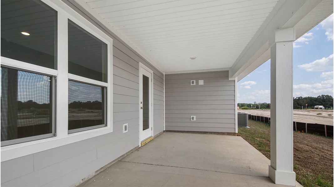 Representative exterior details of a home built from the Ryder by D.R. Horton in Ashton Park Phase III, Freeport (Image 3).