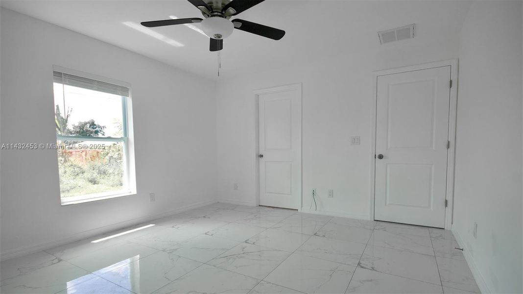 Spacious, unfurnished interior of a new home in , Fort Myers (Image 23).