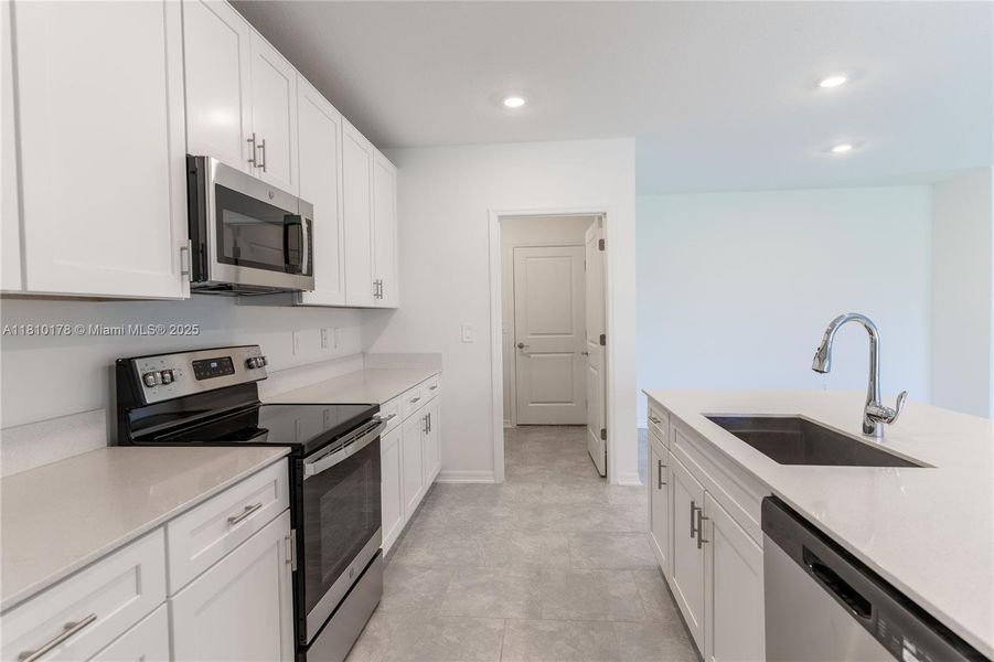 Furnished interior view inside a new home in Inman Groves, Winter Haven (Image 15). Furnished interior view inside a new home in Inman Groves, Winter Haven (Image 15).