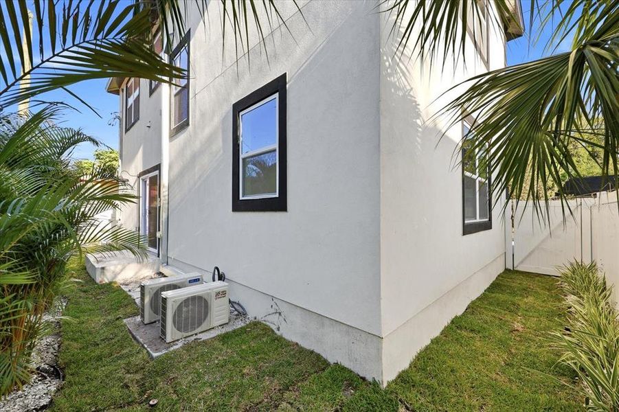 Exterior details and patio area of a home in , St. Petersburg (Image 29).