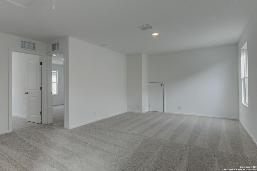 Spacious, unfurnished interior of a new home in Meadows at Hennersby Hollow 40's, San Antonio (Image 37).