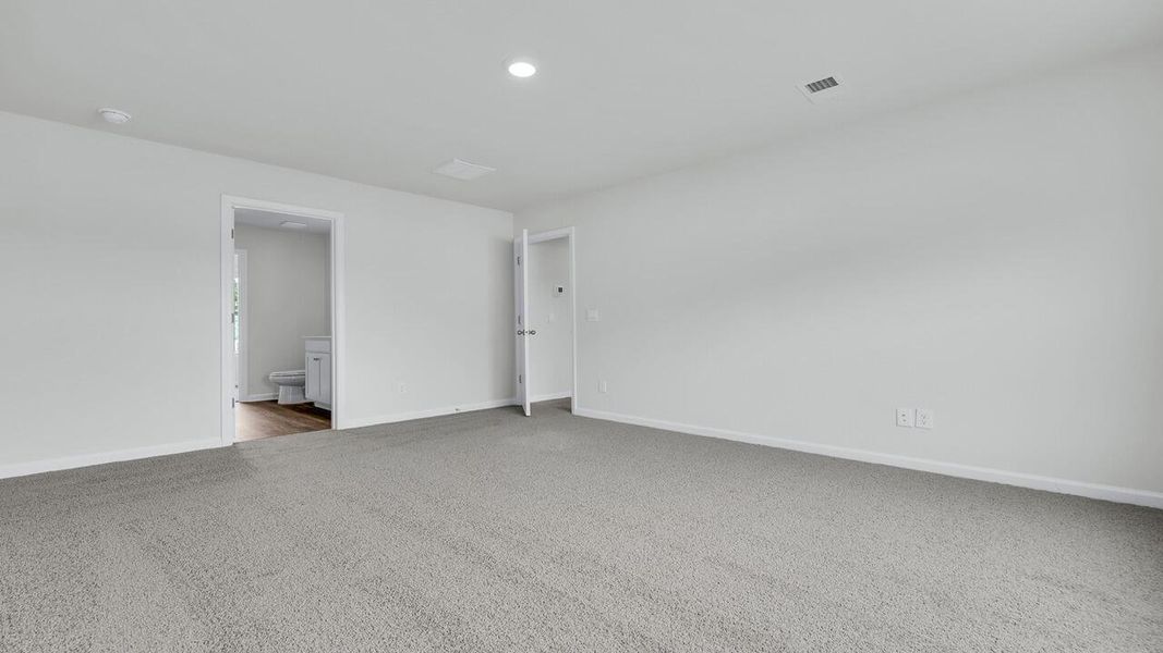 Spacious, unfurnished interior of a new home in Hillcrest, Ravenel (Image 17).