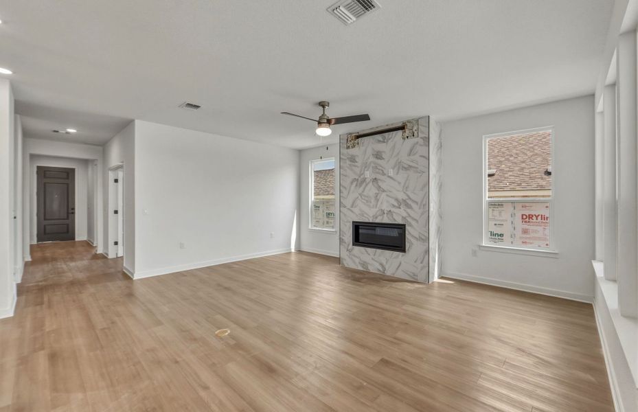 Spacious, unfurnished interior of a new home in Sun City Texas, Georgetown (Image 53).