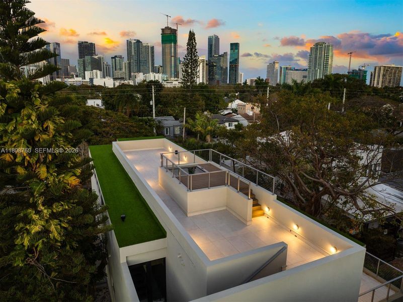 Condo located in Miami, FL showcasing its design and architecture (Image 5).